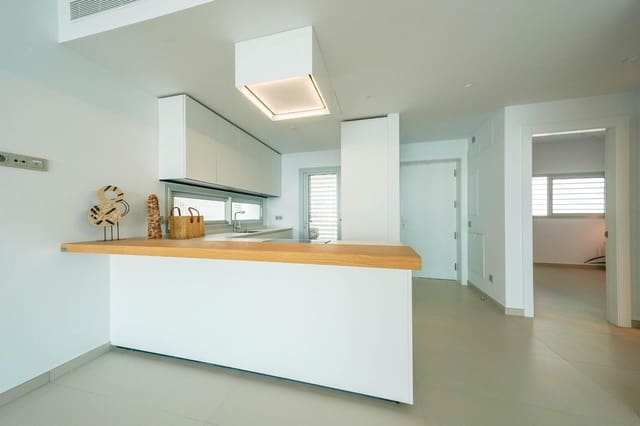 2 slaapkamer Penthouse te koop in Carvajal, Fuengirola met zwembad garage - € 775.000 (Ref: 10120236)