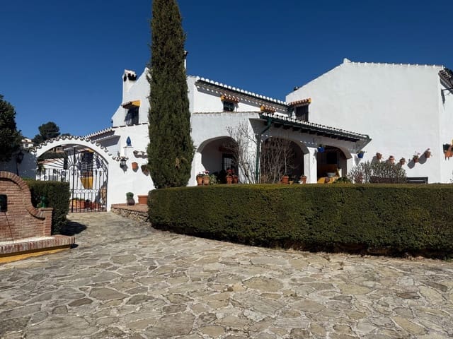 6 slaapkamer Finca/Landhuis te koop in Villanueva del Rosario met zwembad - € 950.000 (Ref: 10166699)