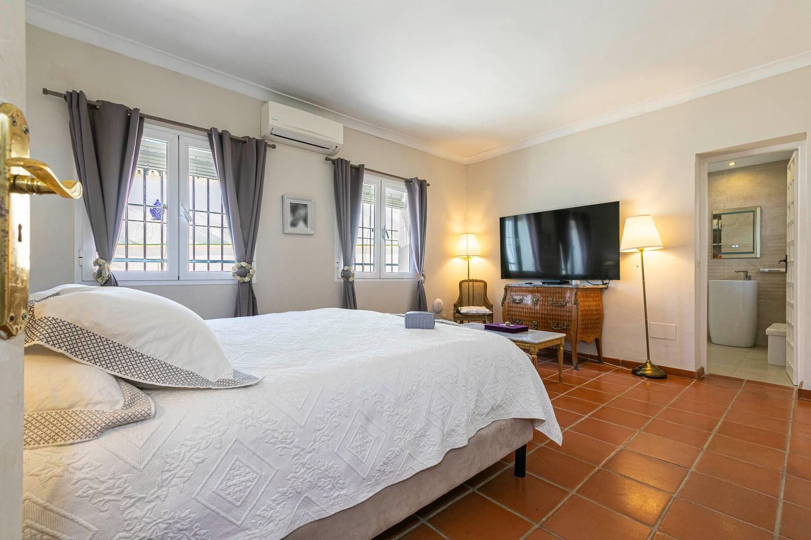4 Zimmer Villa zu verkaufen in La Quinta mit Pool Garage - 1.395.000 € (Ref: 10180640)