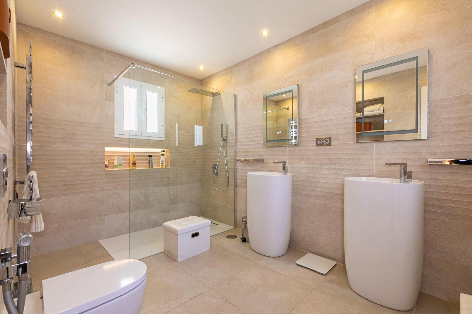 4 Zimmer Villa zu verkaufen in La Quinta mit Pool Garage - 1.395.000 € (Ref: 10180640)