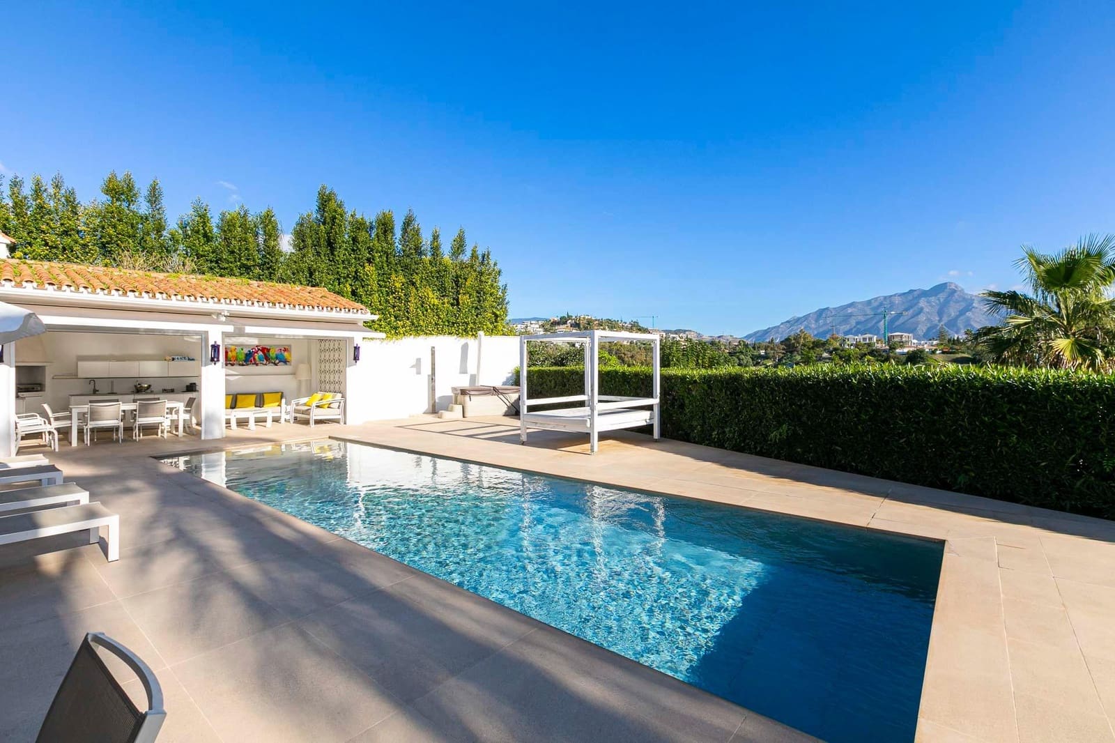 4 Zimmer Villa zu verkaufen in La Quinta mit Pool Garage - 1.395.000 € (Ref: 10180640)