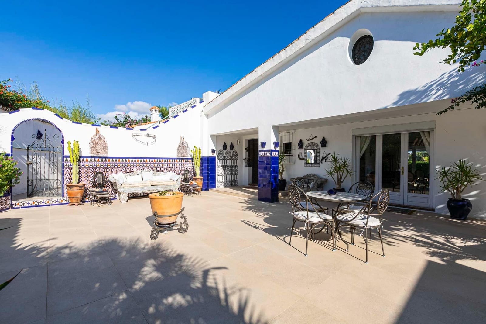 4 Zimmer Villa zu verkaufen in La Quinta mit Pool Garage - 1.395.000 € (Ref: 10180640)