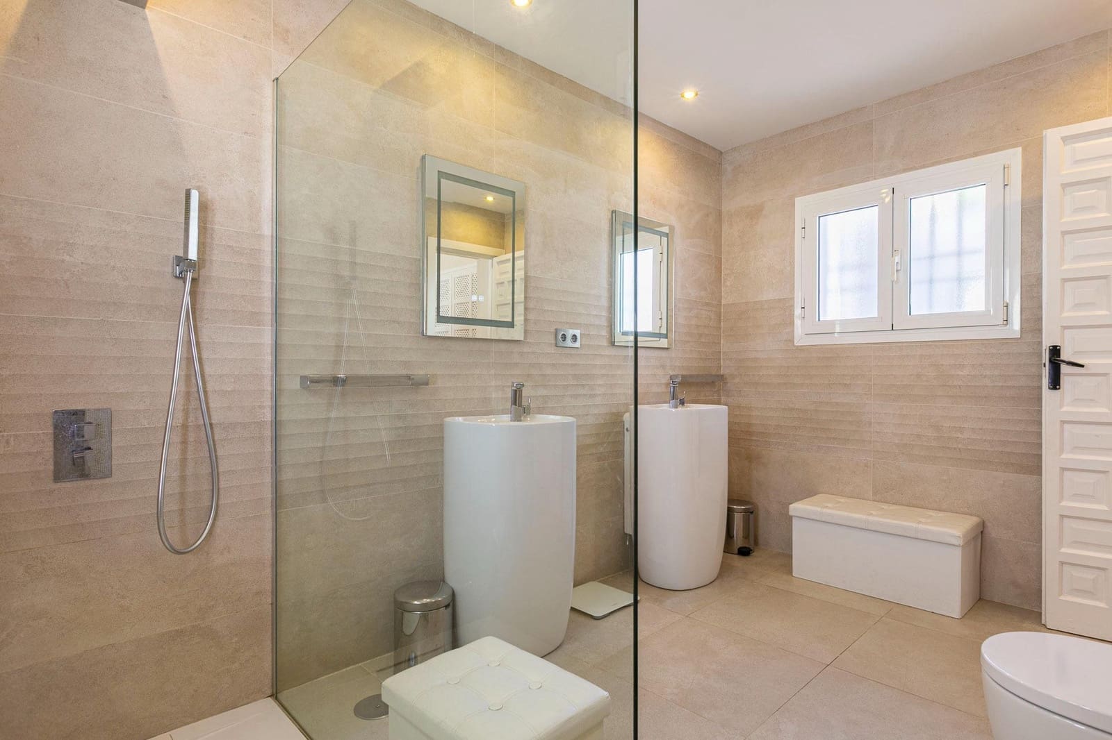 4 Zimmer Villa zu verkaufen in La Quinta mit Pool Garage - 1.395.000 € (Ref: 10180640)