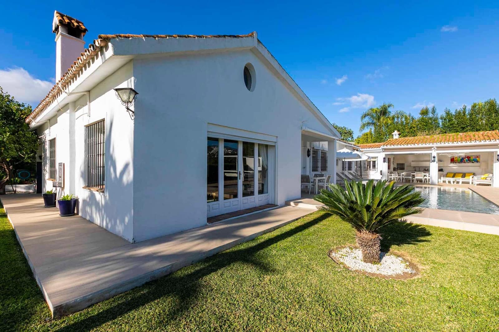 4 Zimmer Villa zu verkaufen in La Quinta mit Pool Garage - 1.395.000 € (Ref: 10180640)