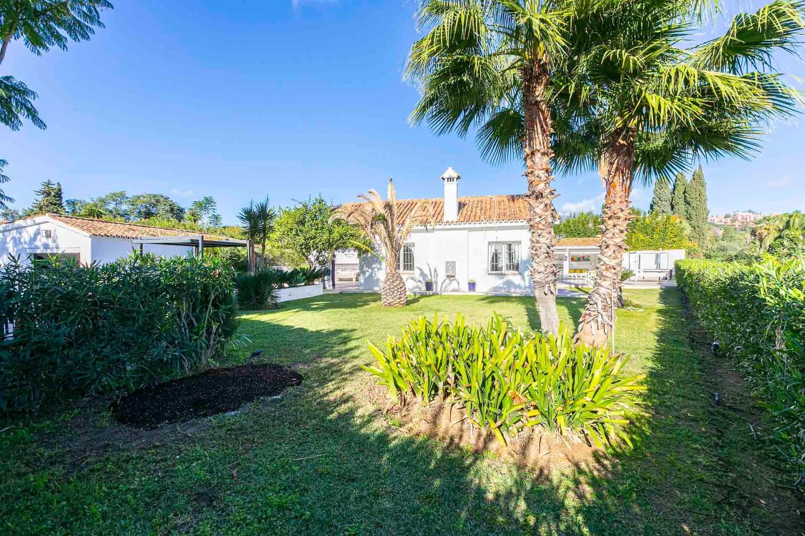 4 Zimmer Villa zu verkaufen in La Quinta mit Pool Garage - 1.395.000 € (Ref: 10180640)