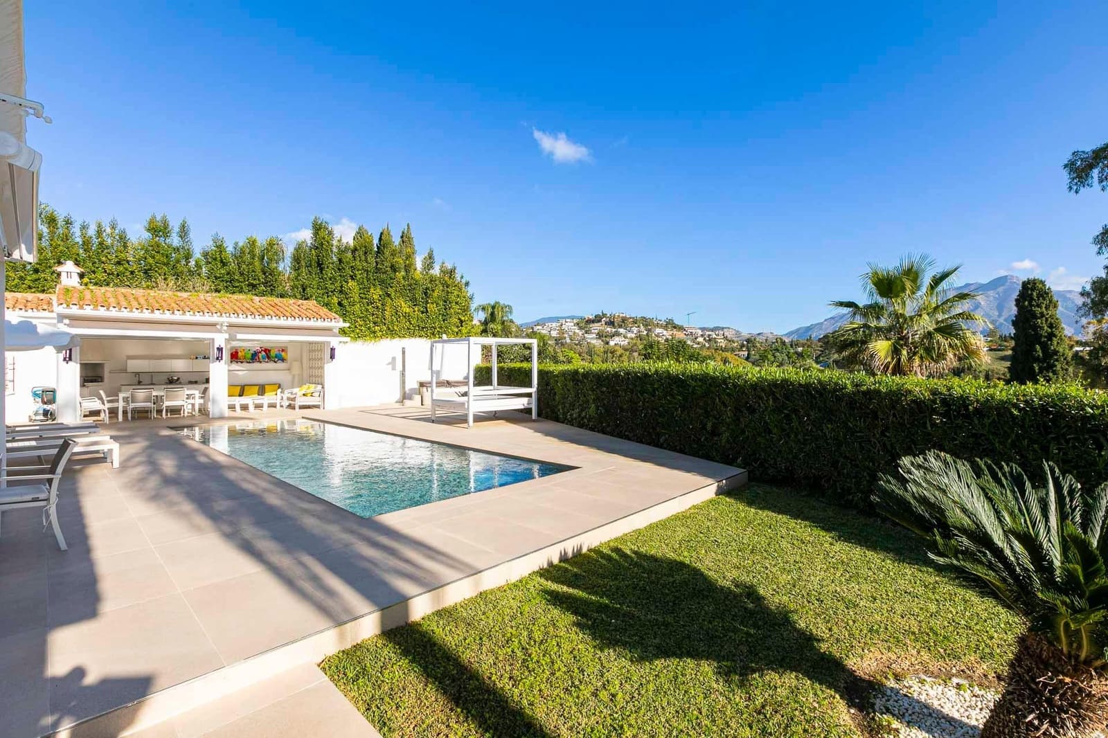 4 Zimmer Villa zu verkaufen in La Quinta mit Pool Garage - 1.395.000 € (Ref: 10180640)