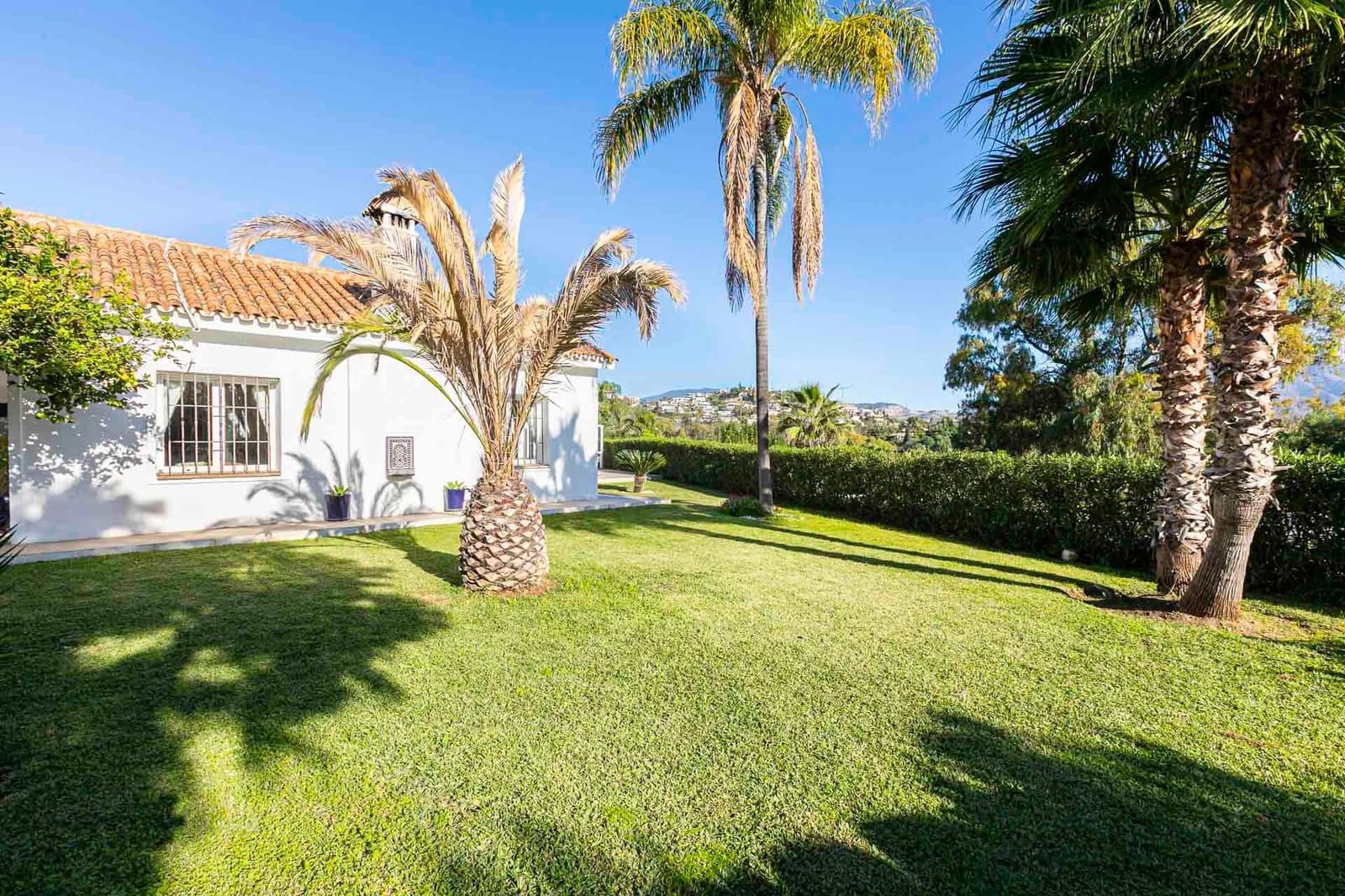 4 Zimmer Villa zu verkaufen in La Quinta mit Pool Garage - 1.395.000 € (Ref: 10180640)