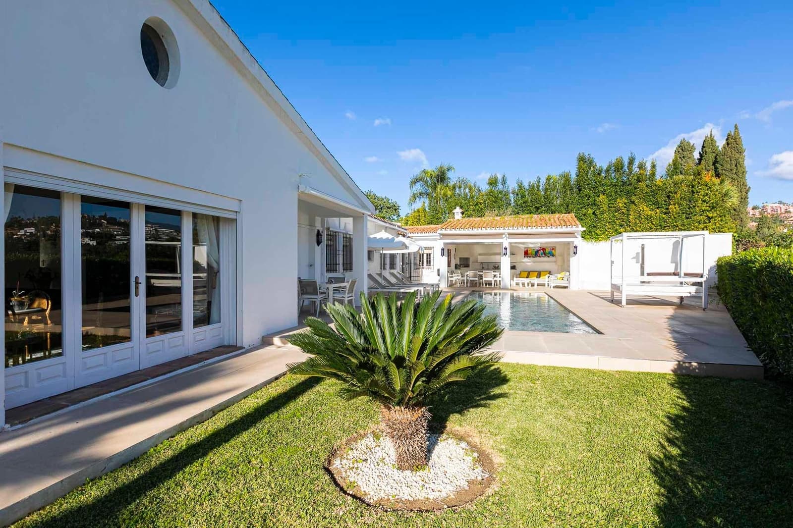4 Zimmer Villa zu verkaufen in La Quinta mit Pool Garage - 1.395.000 € (Ref: 10180640)