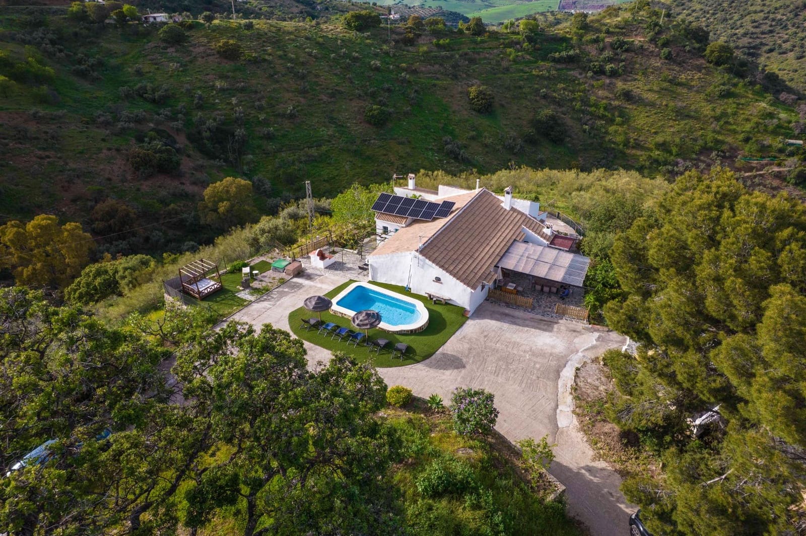 5 sovrum Finca/Hus på landet till salu i Casabermeja med pool - 395 000 € (Ref: 9014970)
