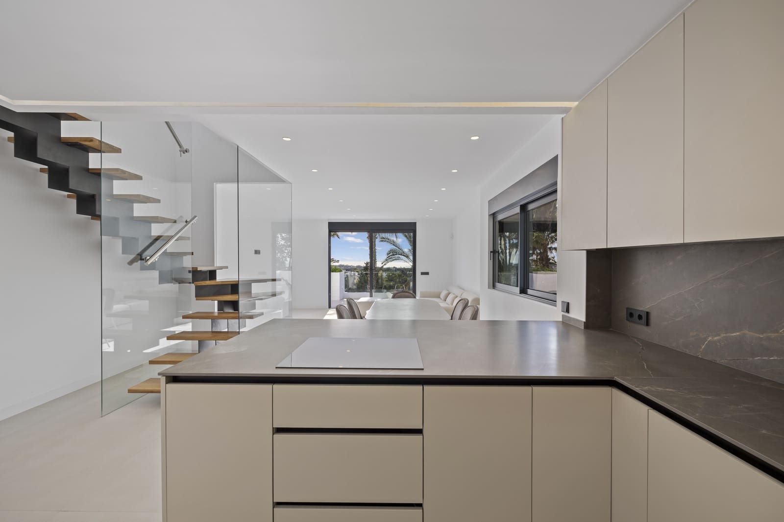 3 soveværelse Penthouse til salg i New Golden Mile med swimmingpool garage - € 749.000 (Ref: 9033270)