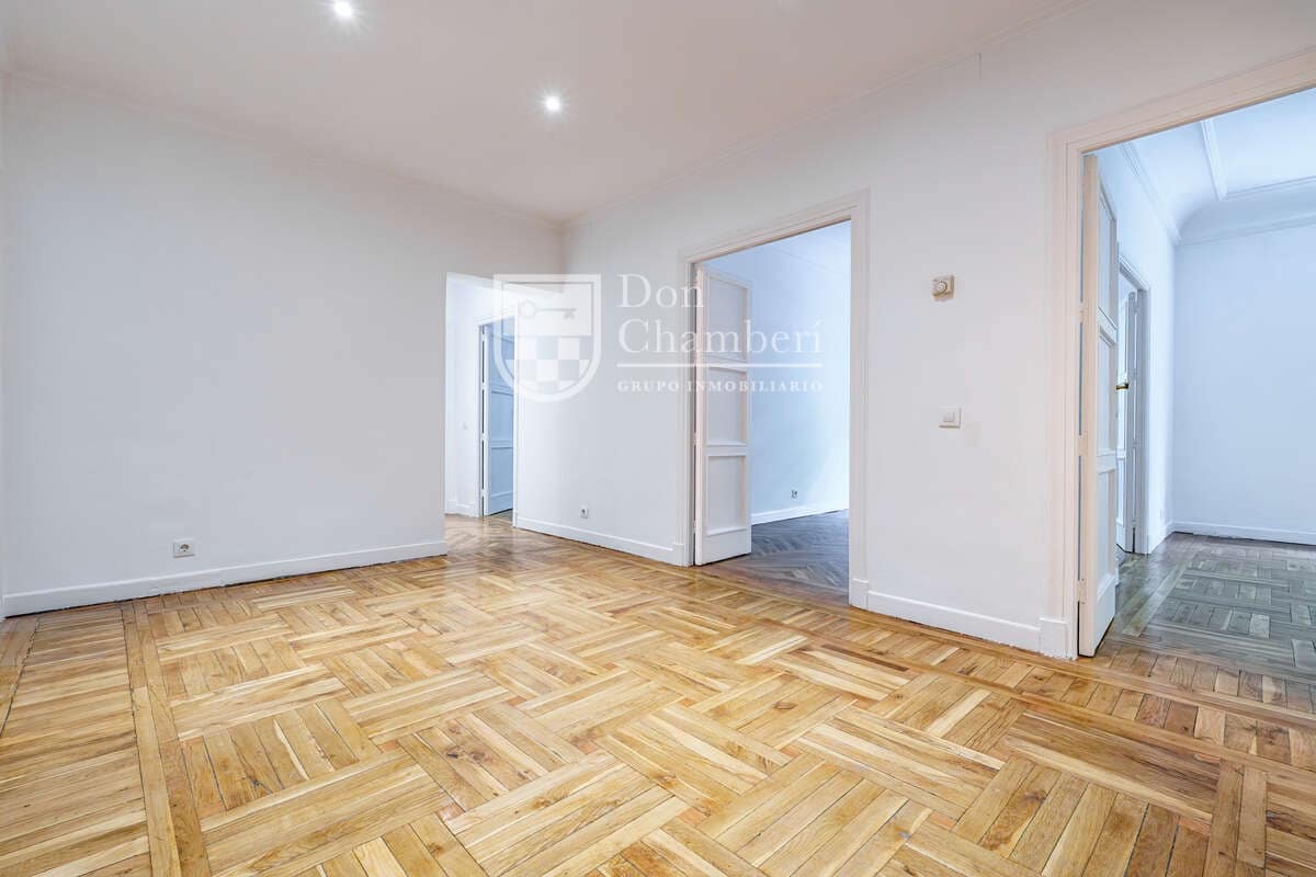 3 Zimmer Wohnung zu vermieten in Madrid Stadt - 2.850 € (Ref: 10040283)