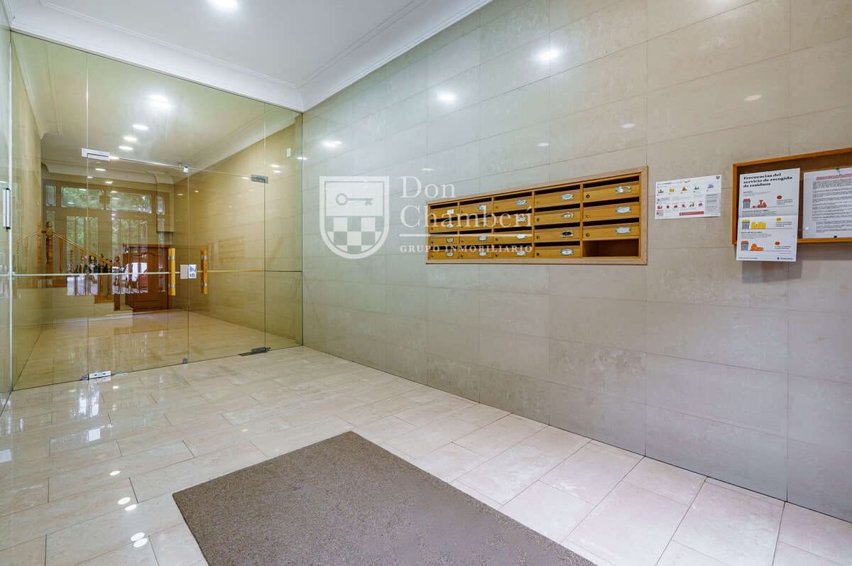 Piso de 3 habitaciones en Madrid ciudad en venta - 900.000 € (Ref: 10040285)