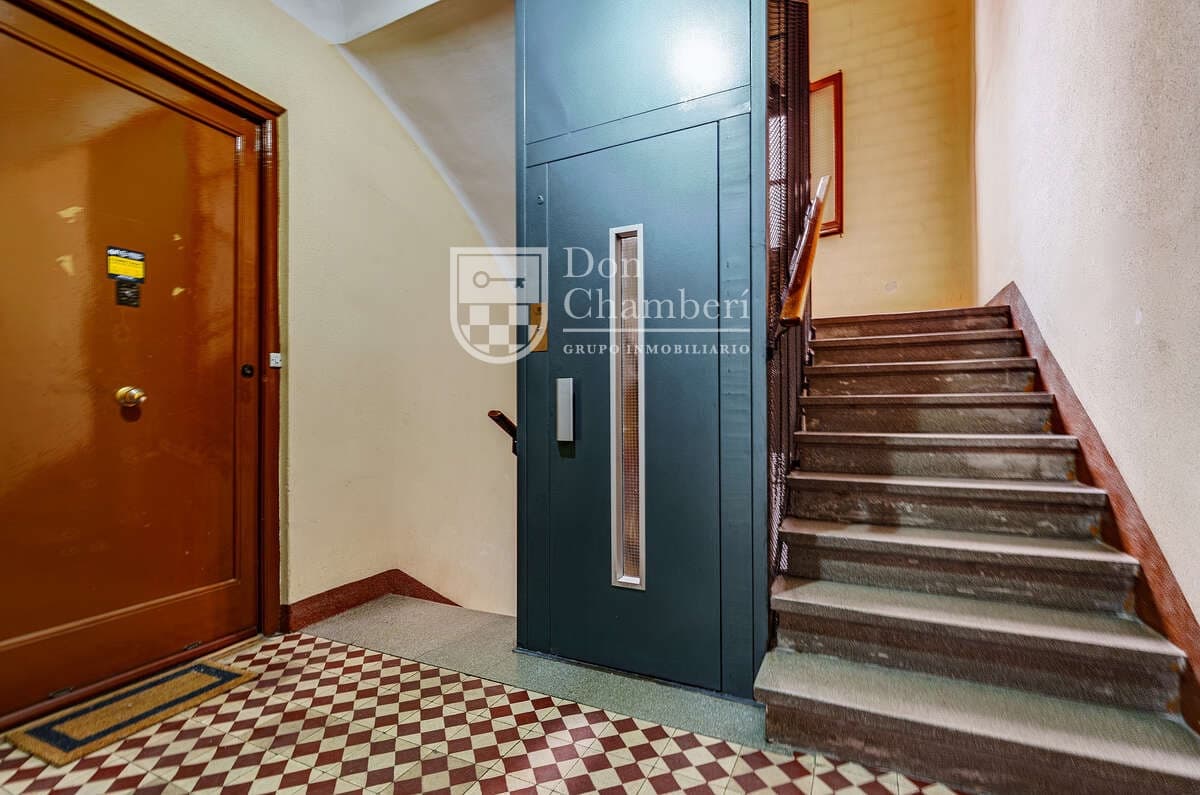 Piso de 3 habitaciones en Madrid ciudad en venta - 900.000 € (Ref: 10040285)