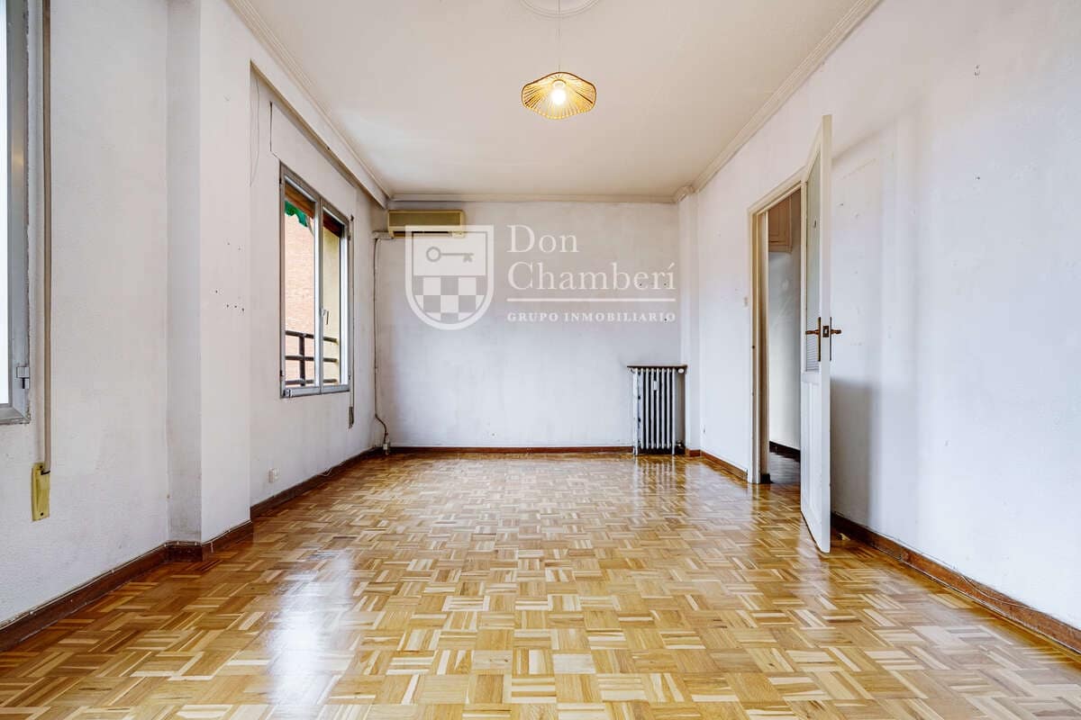 Piso de 3 habitaciones en Madrid ciudad en venta - 900.000 € (Ref: 10040285)