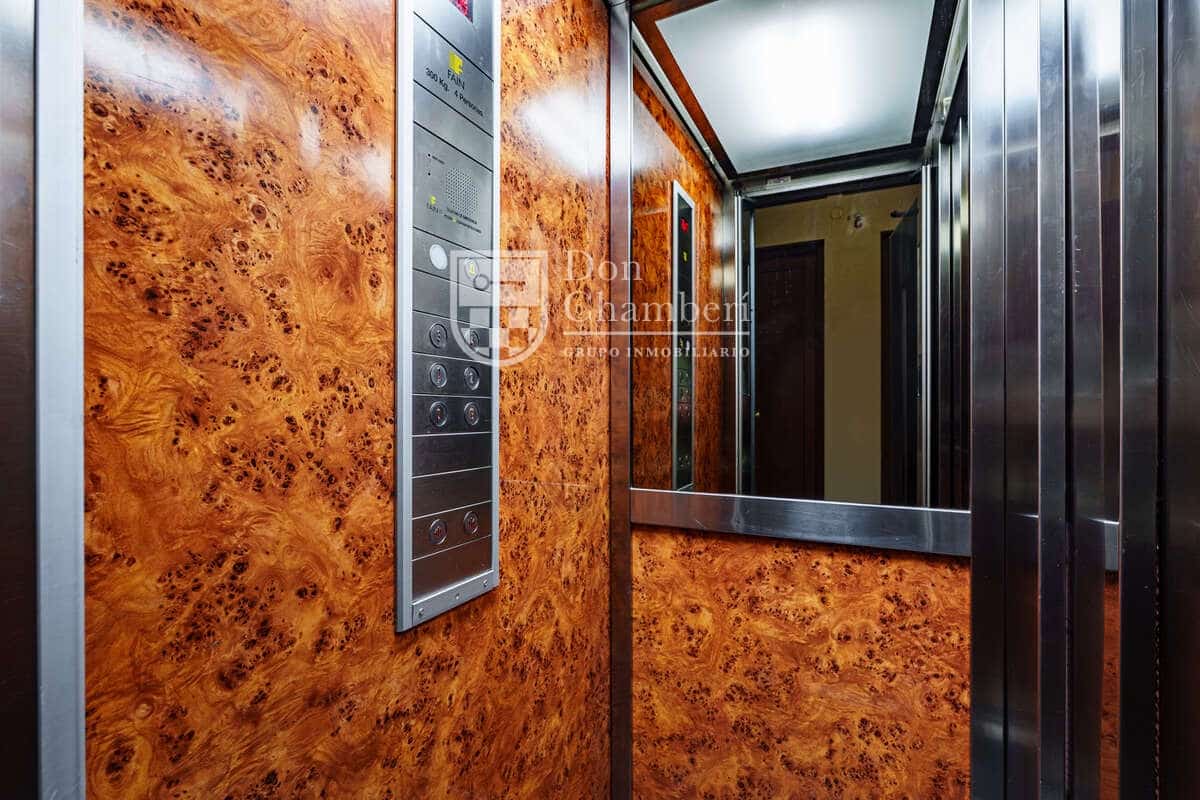 Piso de 3 habitaciones en Madrid ciudad en venta - 900.000 € (Ref: 10040285)