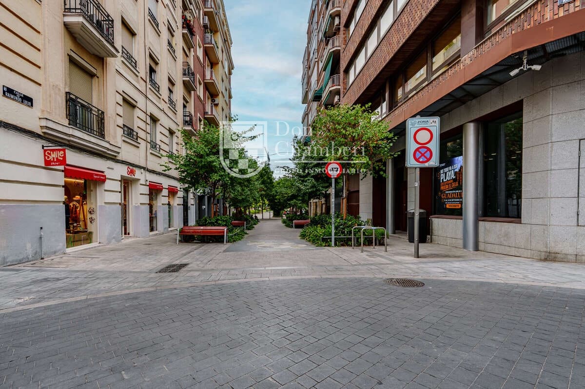 Piso de 3 habitaciones en Madrid ciudad en venta - 900.000 € (Ref: 10040285)