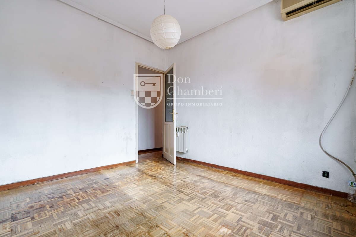 Piso de 3 habitaciones en Madrid ciudad en venta - 900.000 € (Ref: 10040285)