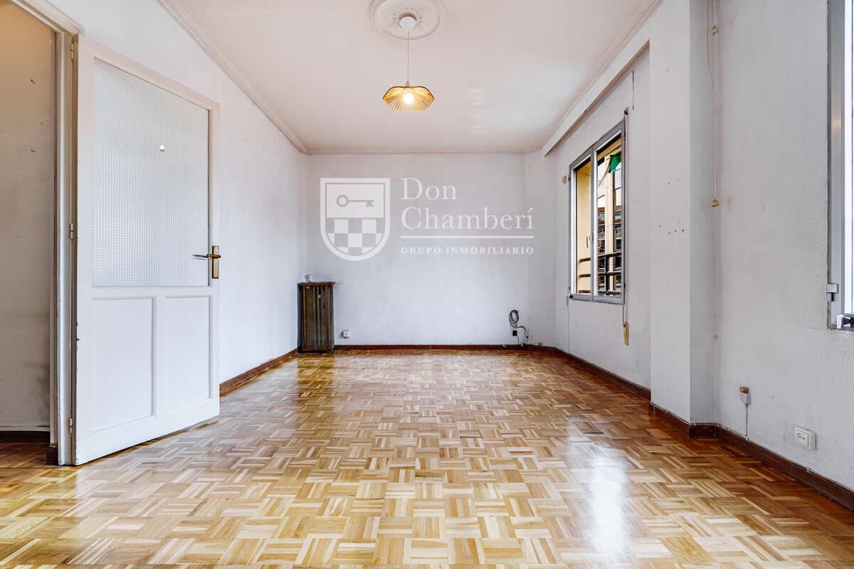Piso de 3 habitaciones en Madrid ciudad en venta - 900.000 € (Ref: 10040285)