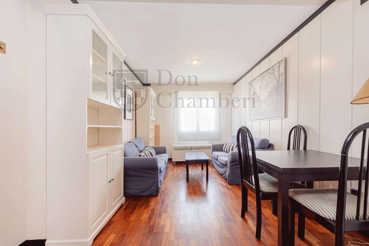 Pareado de 2 habitaciones en Madrid ciudad en alquiler - 1.900 € (Ref: 10040286)
