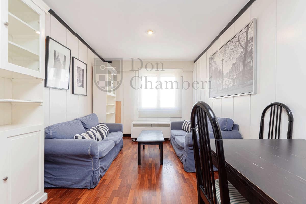 Pareado de 2 habitaciones en Madrid ciudad en alquiler - 1.900 € (Ref: 10040286)