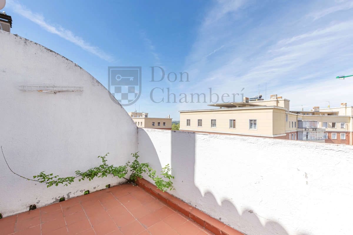 Pareado de 2 habitaciones en Madrid ciudad en alquiler - 1.900 € (Ref: 10040286)