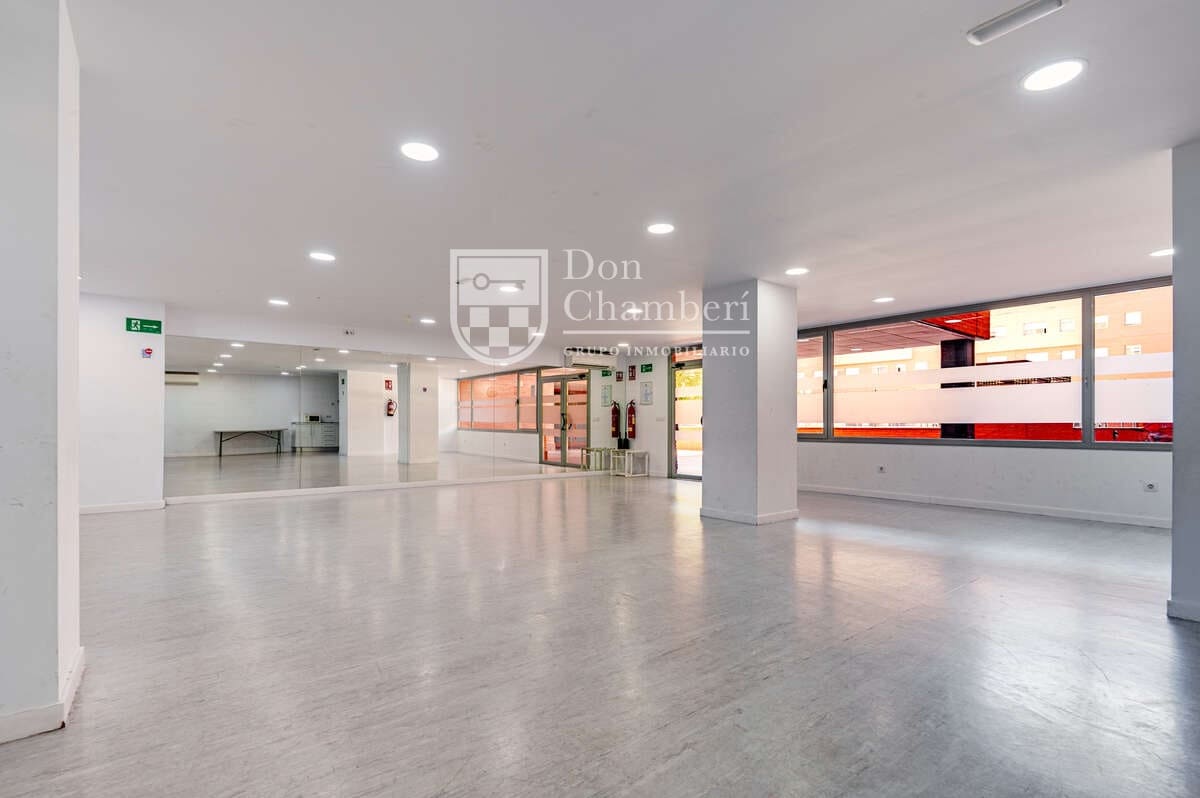 3 bedroom Flat for sale in Madrid city with pool garage - € 735,000 (Ref: 10044238)