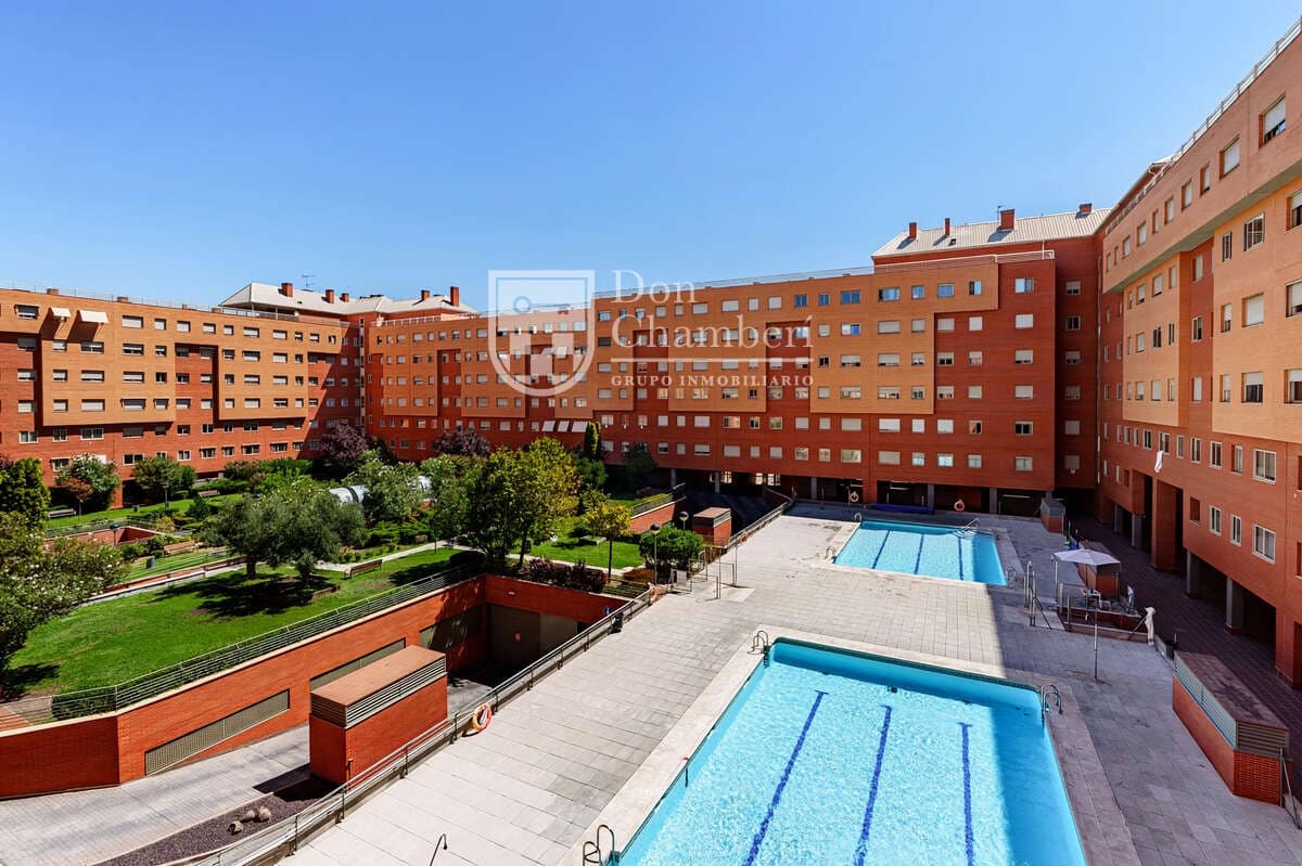 3 bedroom Flat for sale in Madrid city with pool garage - € 735,000 (Ref: 10044238)
