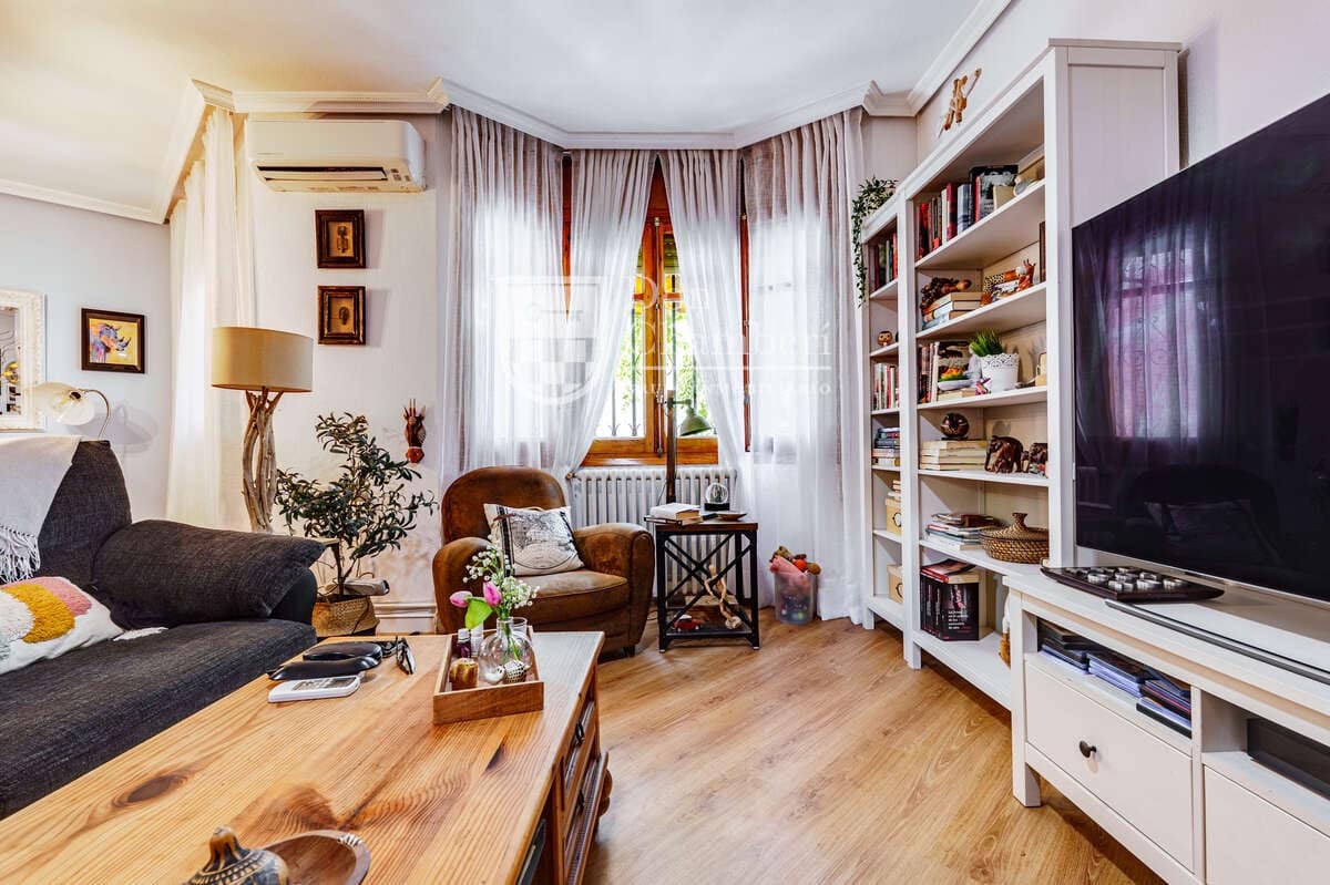 6 bedroom Villa for sale in Aranjuez with garage - € 595,000 (Ref: 10044239)