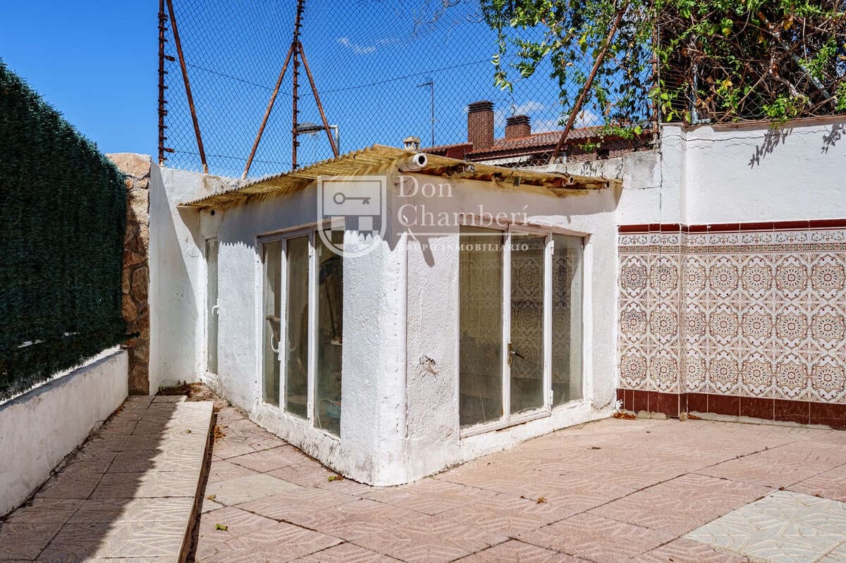 6 bedroom Villa for sale in Aranjuez with garage - € 595,000 (Ref: 10044239)