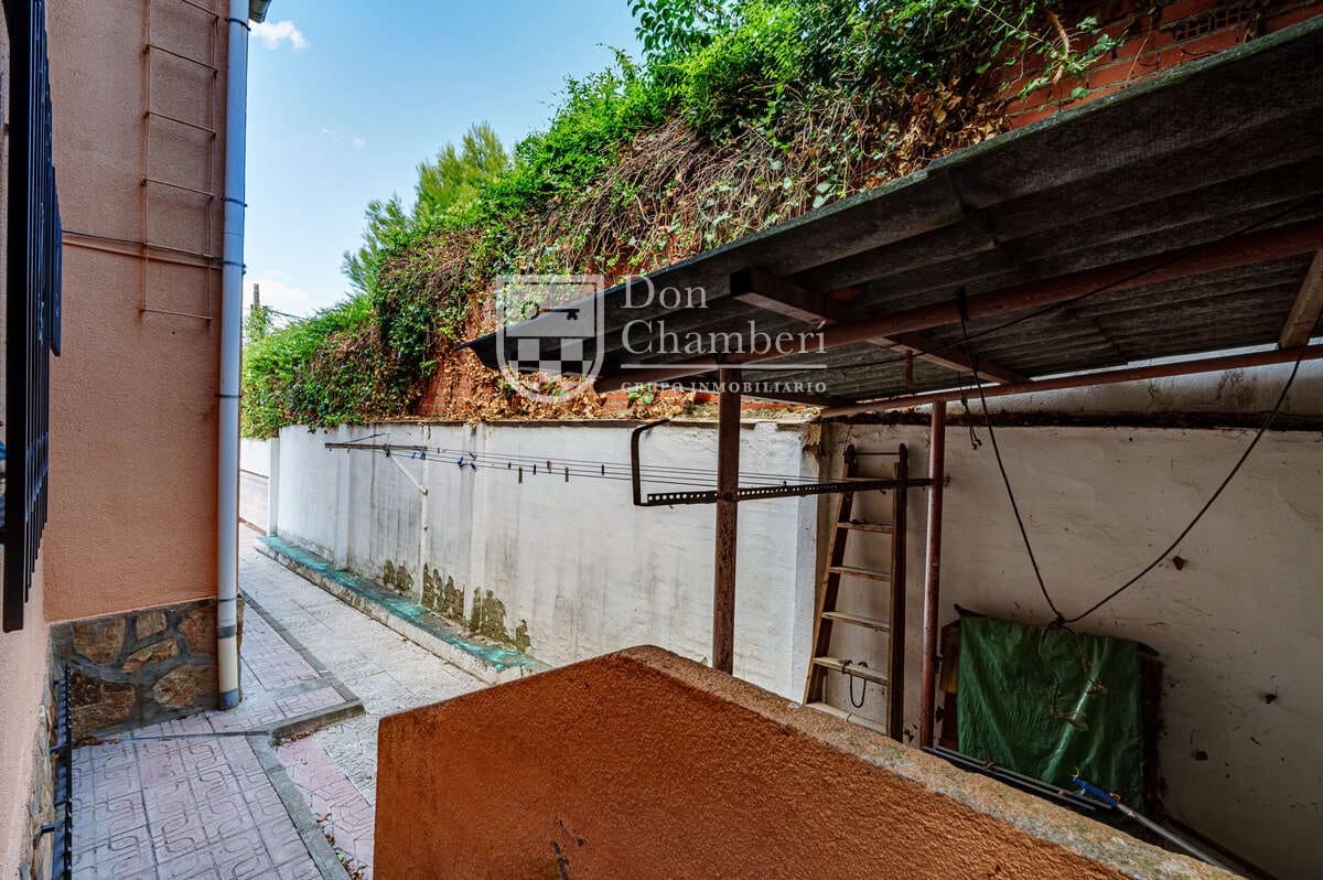 6 bedroom Villa for sale in Aranjuez with garage - € 595,000 (Ref: 10044239)
