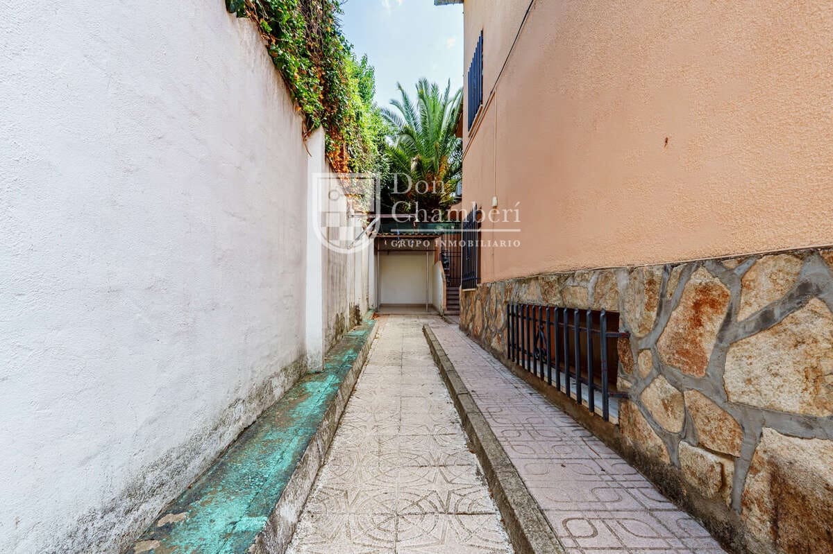 6 bedroom Villa for sale in Aranjuez with garage - € 595,000 (Ref: 10044239)