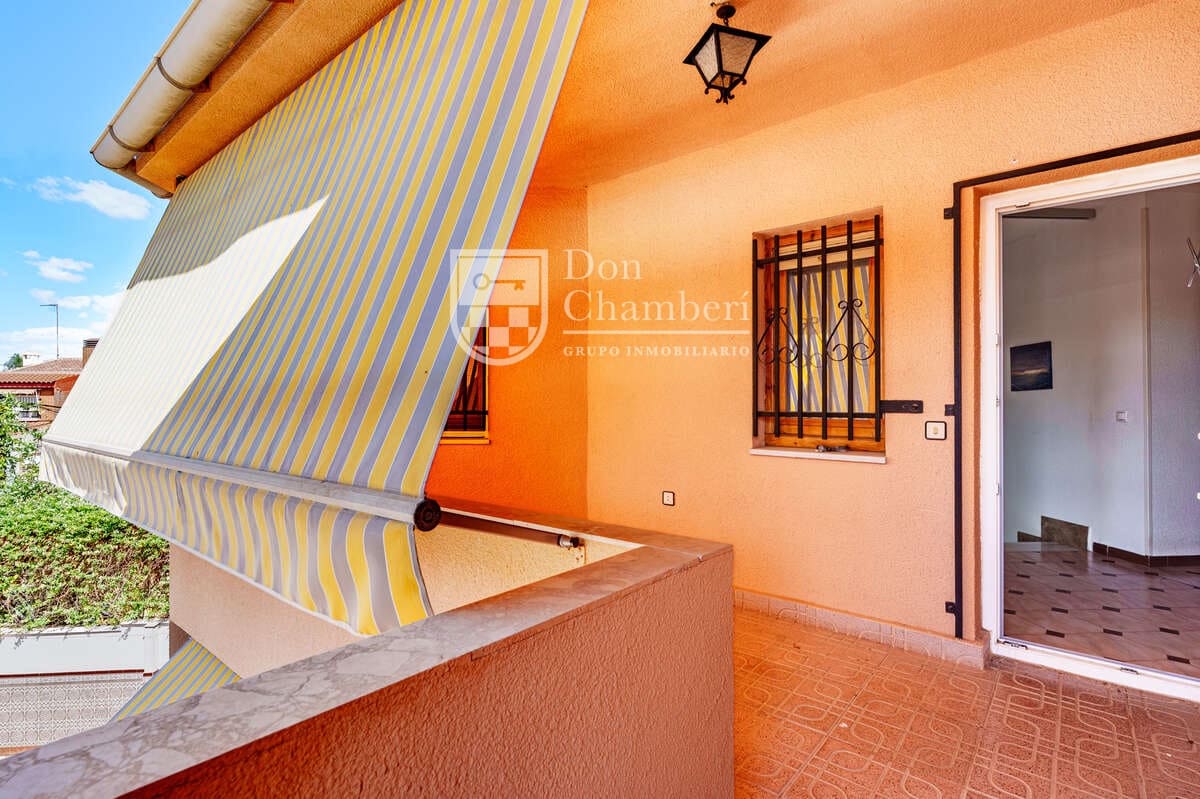 6 bedroom Villa for sale in Aranjuez with garage - € 595,000 (Ref: 10044239)