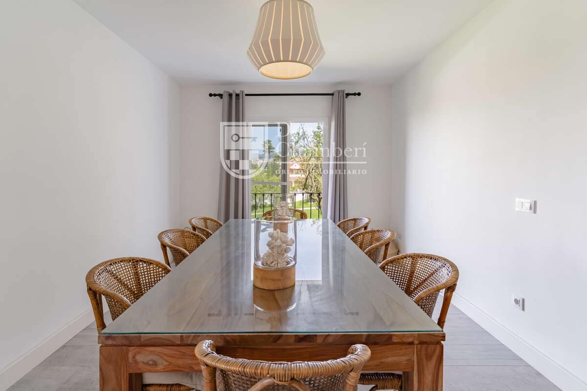 2 bedroom Flat for sale in San Pedro de Alcantara with pool garage - € 548,000 (Ref: 10101342)