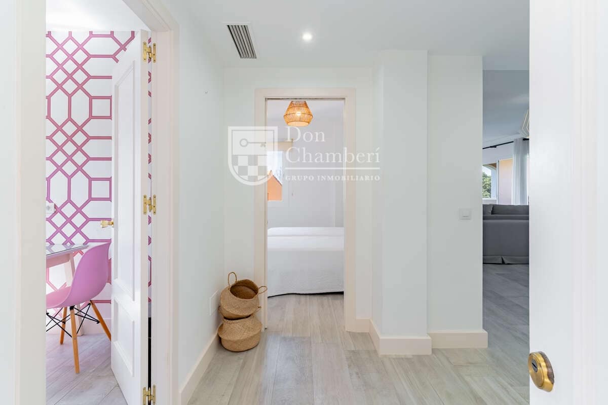 2 bedroom Flat for sale in San Pedro de Alcantara with pool garage - € 548,000 (Ref: 10101342)