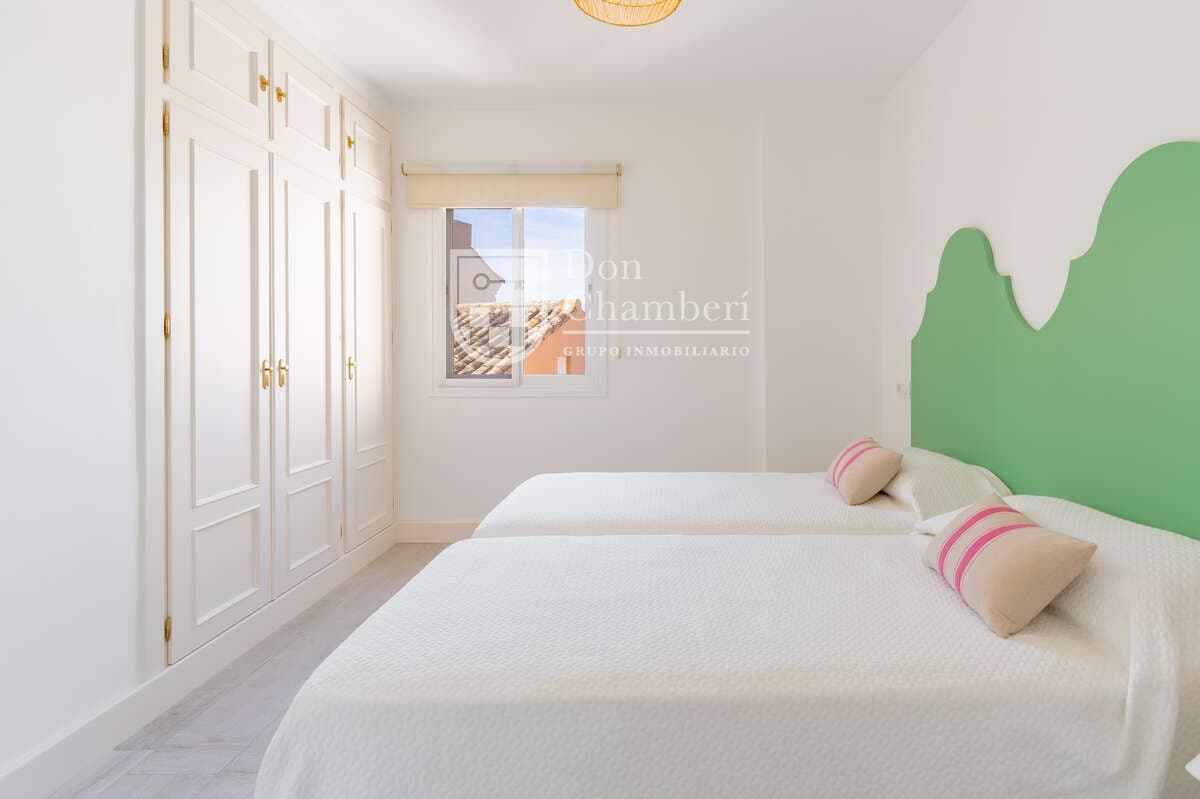2 bedroom Flat for sale in San Pedro de Alcantara with pool garage - € 548,000 (Ref: 10101342)