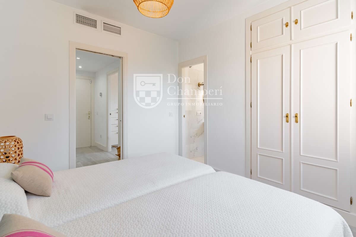 2 bedroom Flat for sale in San Pedro de Alcantara with pool garage - € 548,000 (Ref: 10101342)