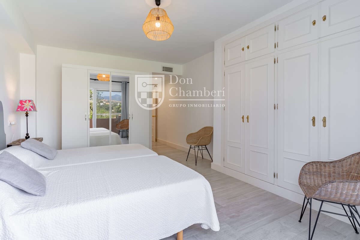 2 bedroom Flat for sale in San Pedro de Alcantara with pool garage - € 548,000 (Ref: 10101342)