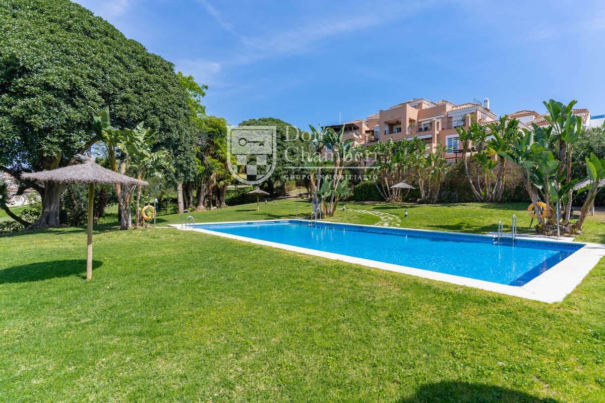 2 bedroom Flat for sale in San Pedro de Alcantara with pool garage - € 548,000 (Ref: 10101342)