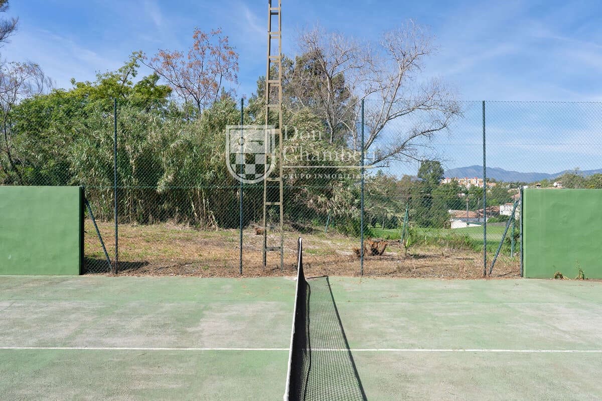 2 bedroom Flat for sale in San Pedro de Alcantara with pool garage - € 548,000 (Ref: 10101342)