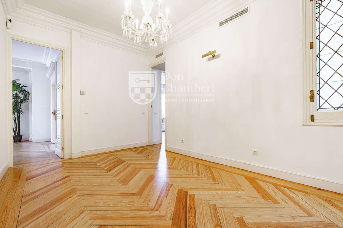3 makuuhuone Asunto vuokrattavana paikassa Madrid kaupunki - 4 500 € (Ref: 10114561)