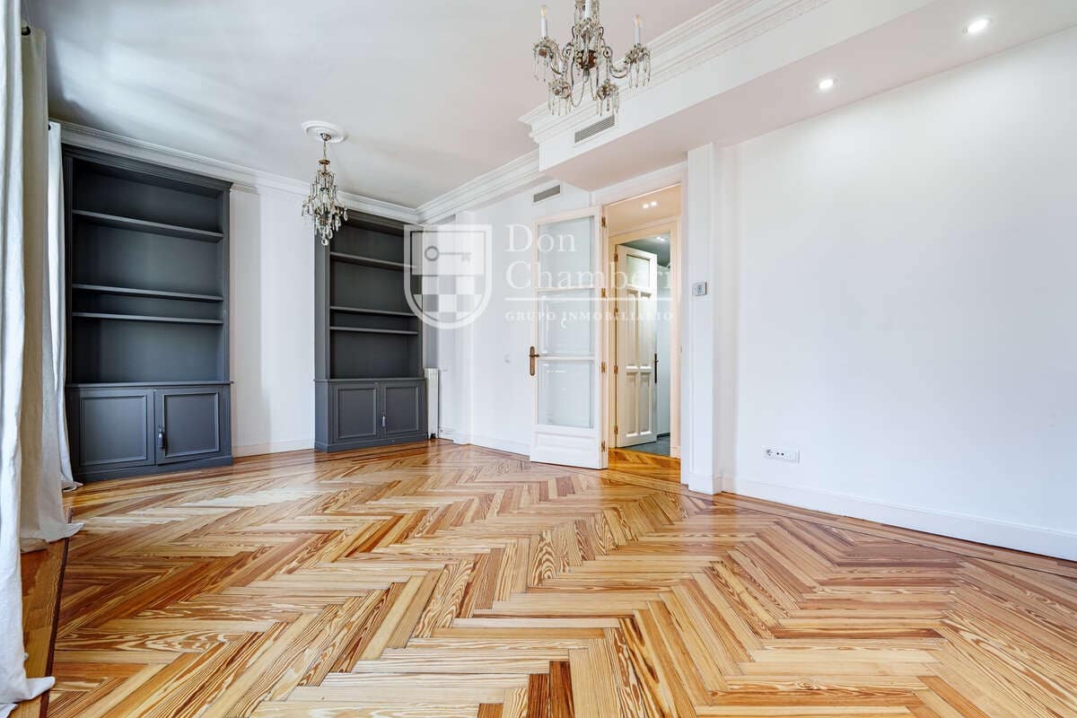 3 makuuhuone Asunto vuokrattavana paikassa Madrid kaupunki - 4 500 € (Ref: 10114561)