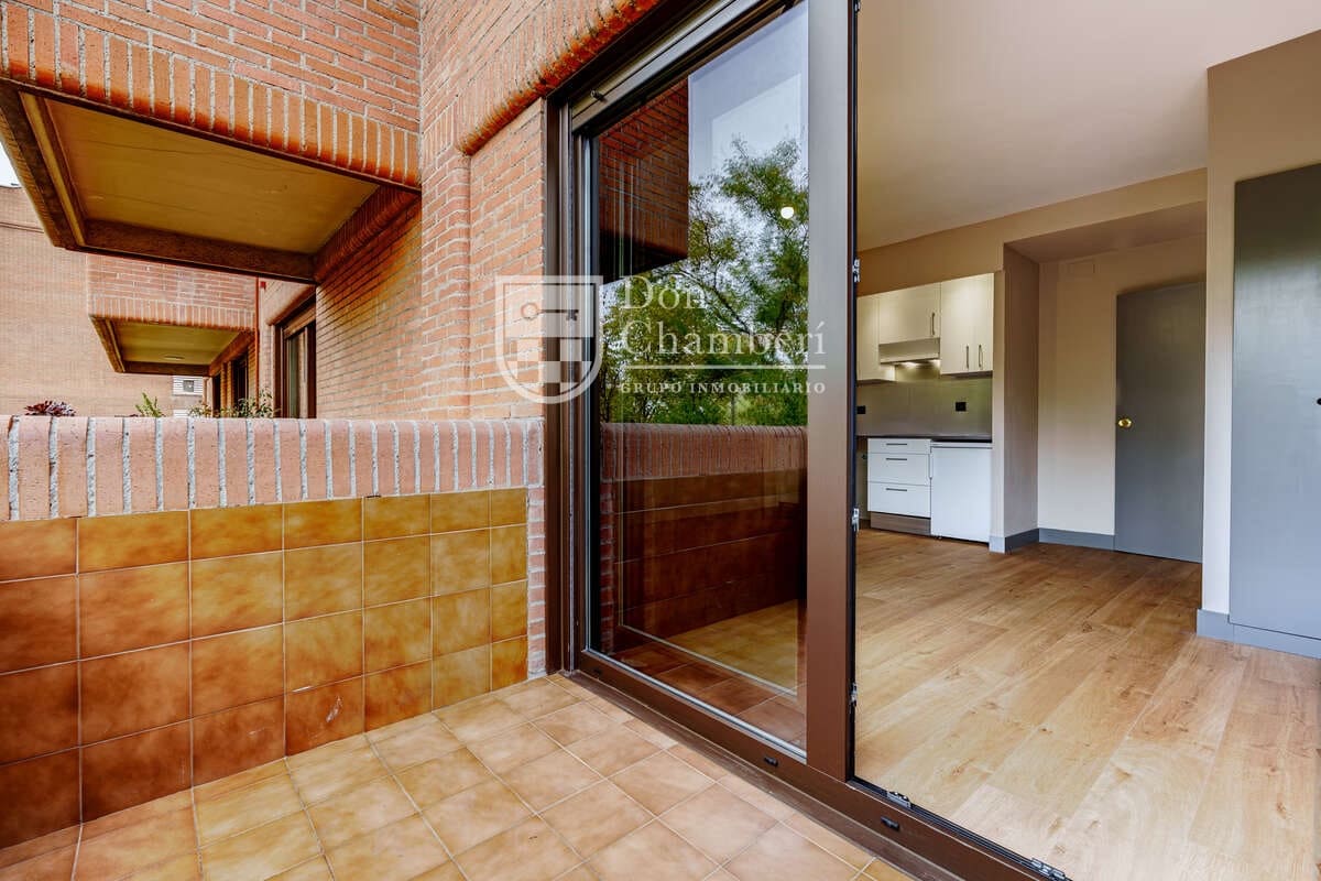 1 bedroom Flat for rent in Madrid city with pool garage - € 1,500 (Ref: 10139032)