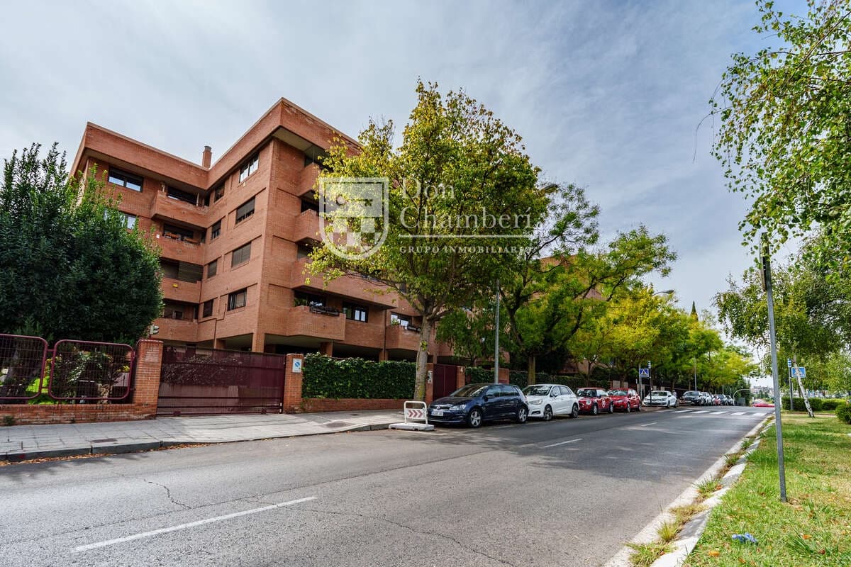 1 bedroom Flat for rent in Madrid city with pool garage - € 1,500 (Ref: 10139032)