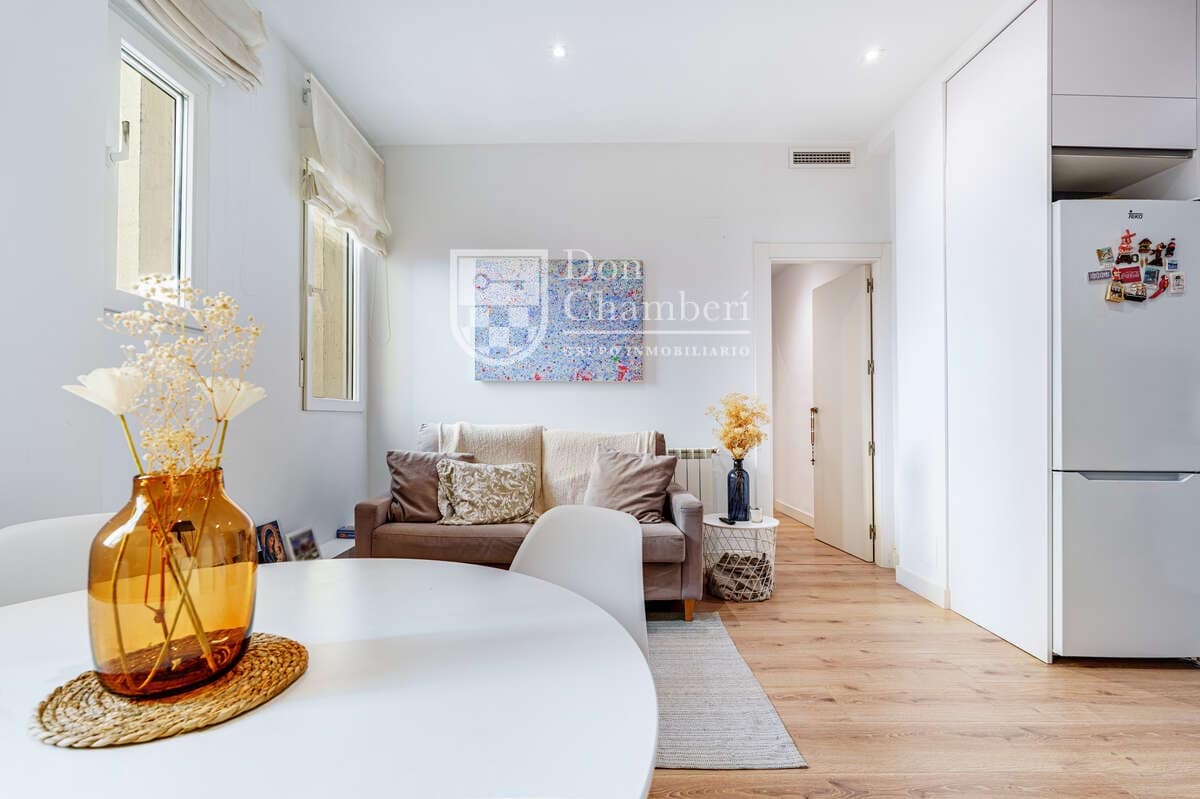 2 soveværelse Lejlighed til leje i Madrid by - € 2.100 (Ref: 10157145)