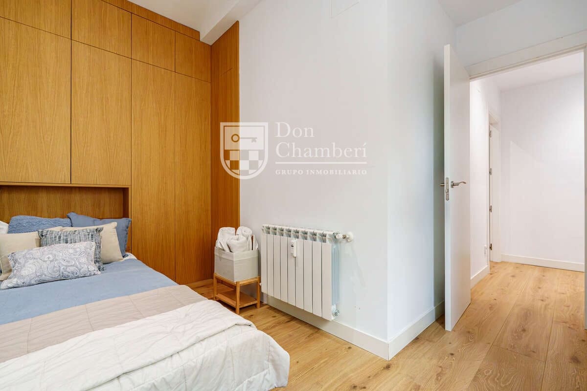 2 soveværelse Lejlighed til leje i Madrid by - € 2.100 (Ref: 10157145)