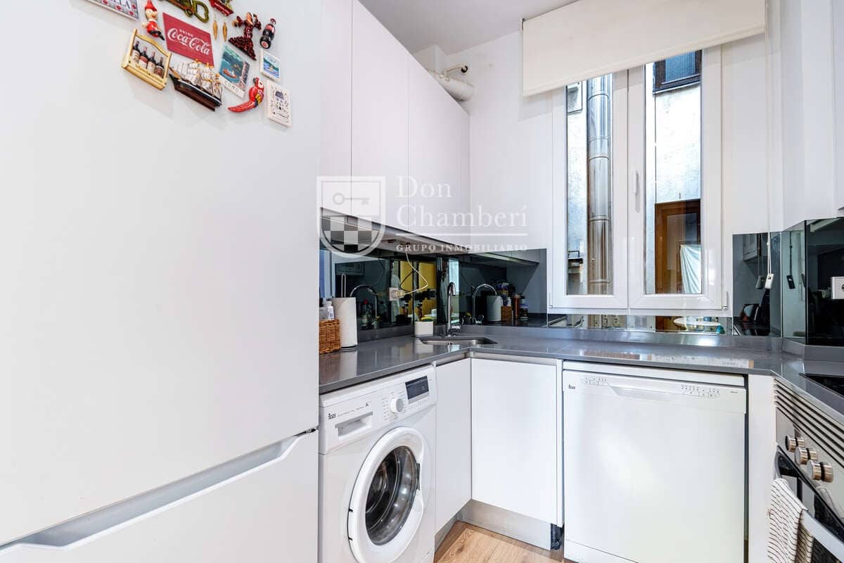 2 soveværelse Lejlighed til leje i Madrid by - € 2.100 (Ref: 10157145)