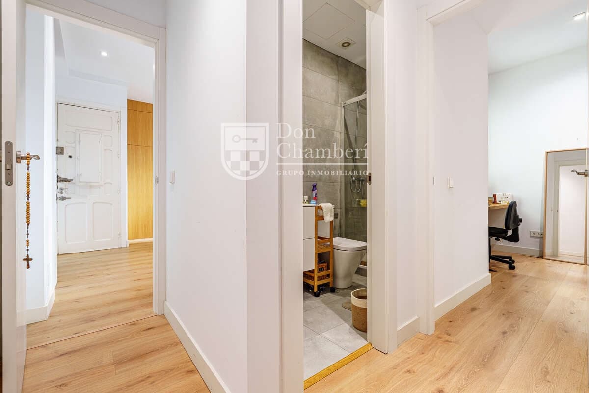 2 soveværelse Lejlighed til leje i Madrid by - € 2.100 (Ref: 10157145)