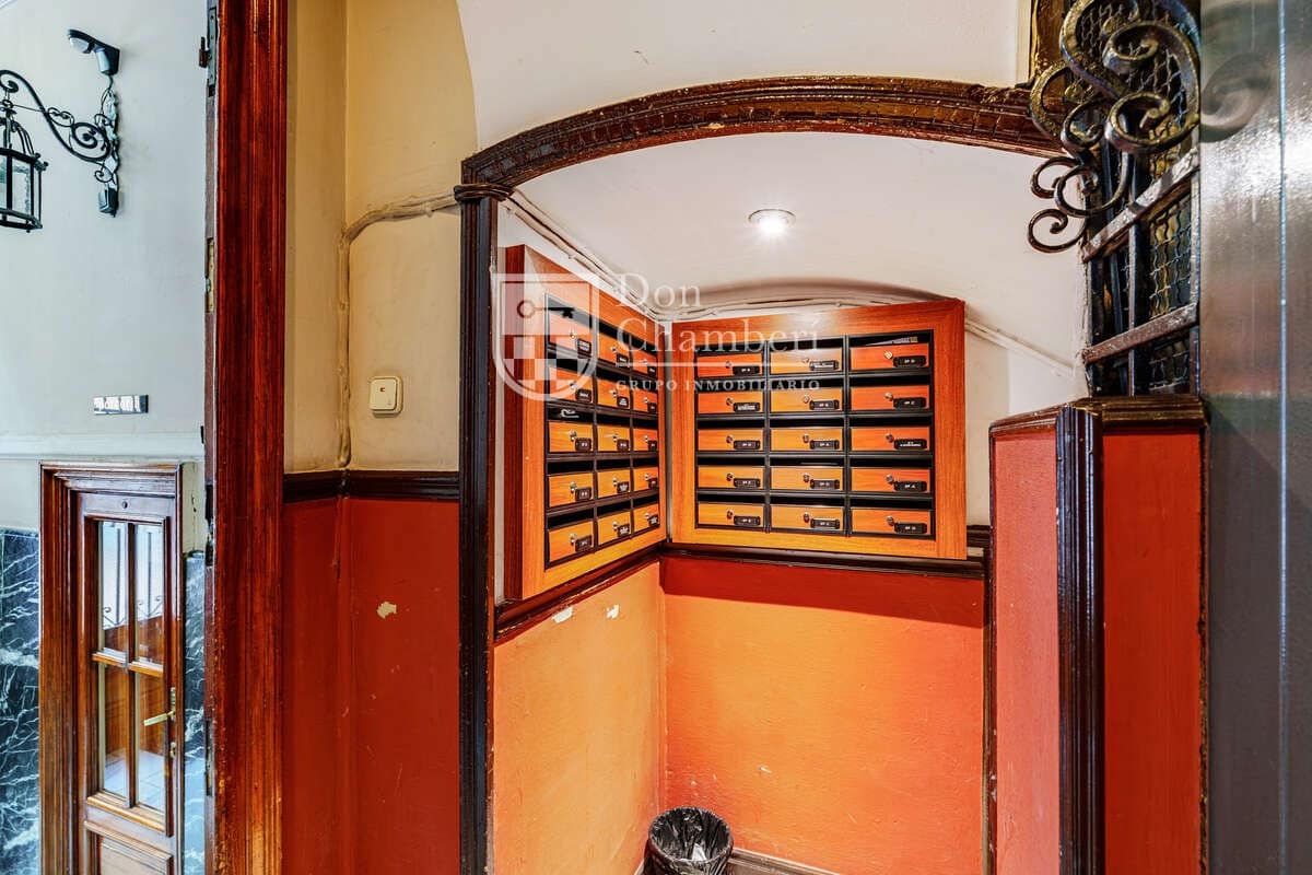 2 soveværelse Lejlighed til leje i Madrid by - € 2.100 (Ref: 10157145)