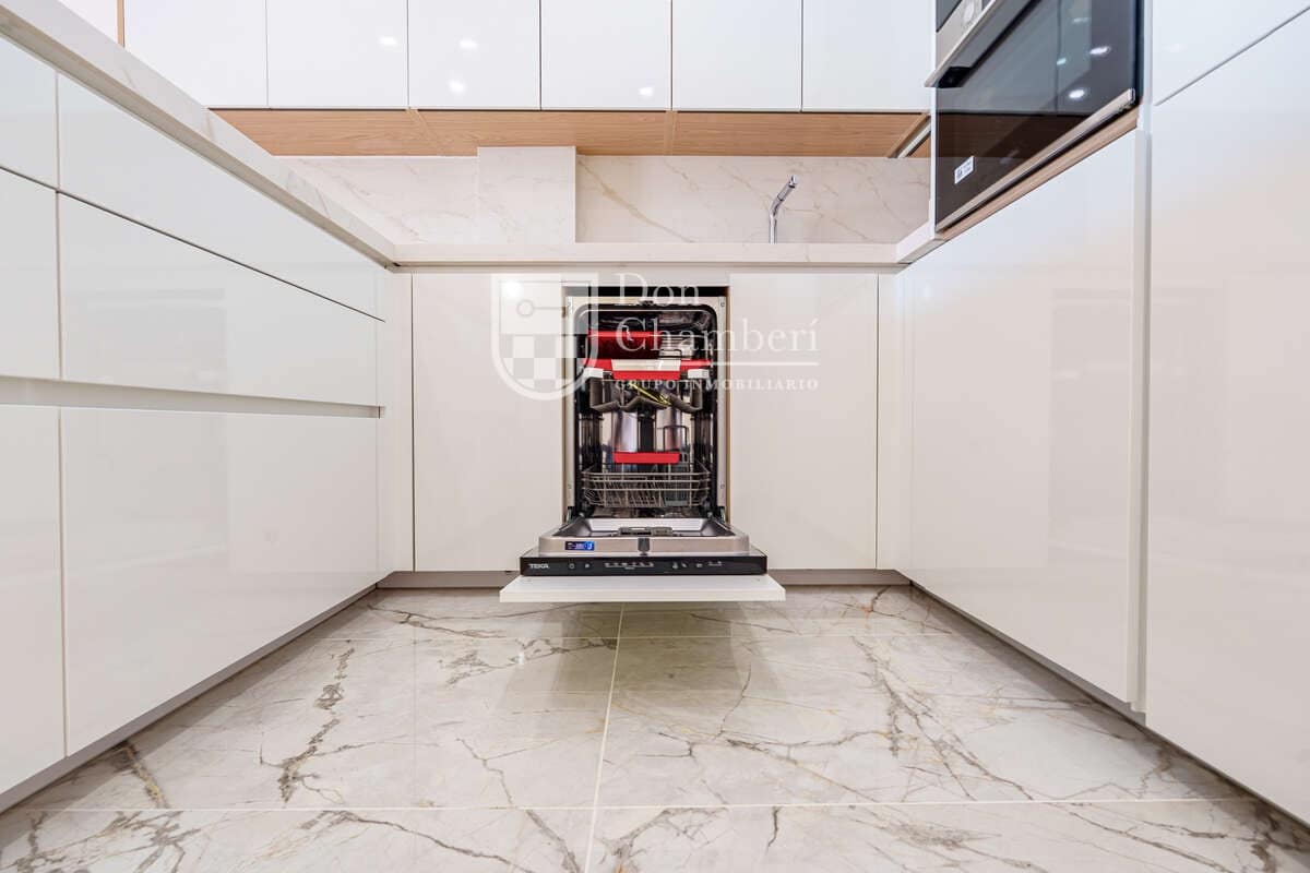 2 soveværelse Lejlighed til salg i Madrid by - € 790.000 (Ref: 10176252)