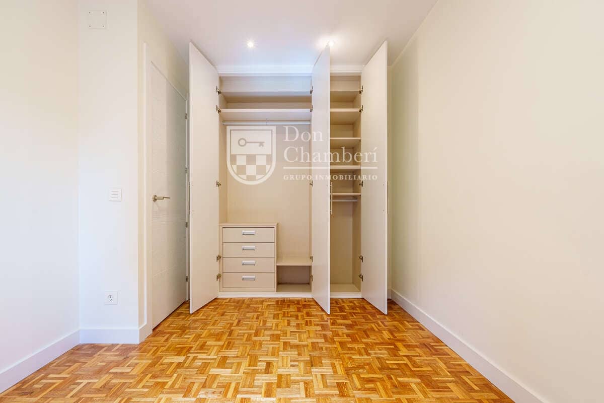 2 soveværelse Lejlighed til salg i Madrid by - € 790.000 (Ref: 10176252)